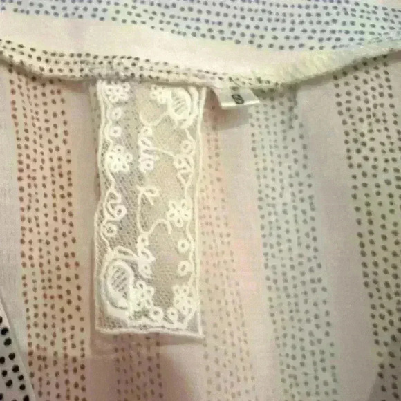 Sadie & Sage White Short Sleeve V Neck Blouse with color dots- Size Small- EUC - Picture 5 of 5